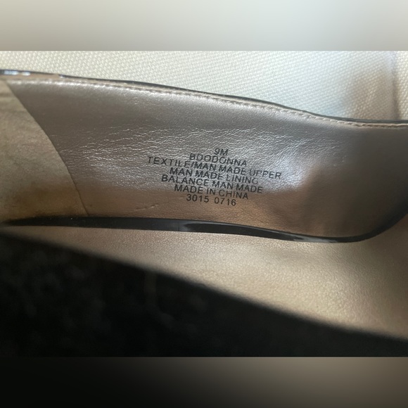 Bandolino BDODonna Black Fringe
Faux Suede Heel Shoes Size 9M
Excellent - Picture 4 of 8